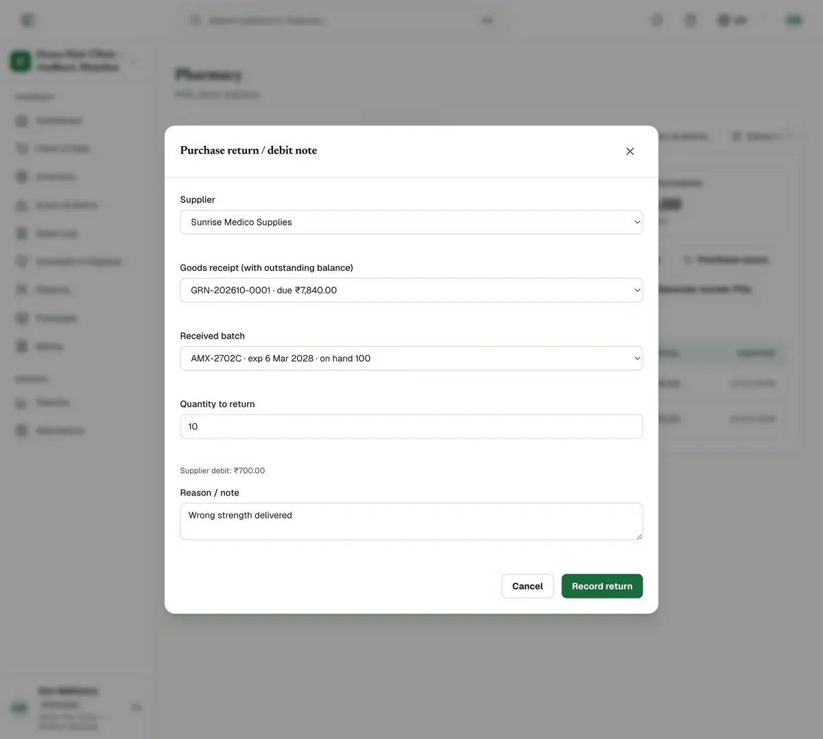 The Purchase return window with the supplier, goods receipt, batch, quantity and reason filled in.